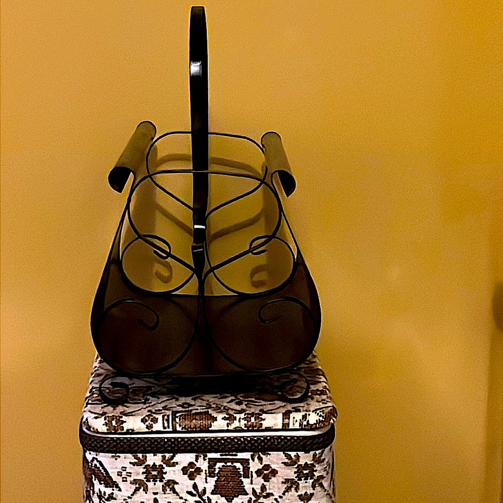 MAGAZINE RACK - Picture 3 of 8